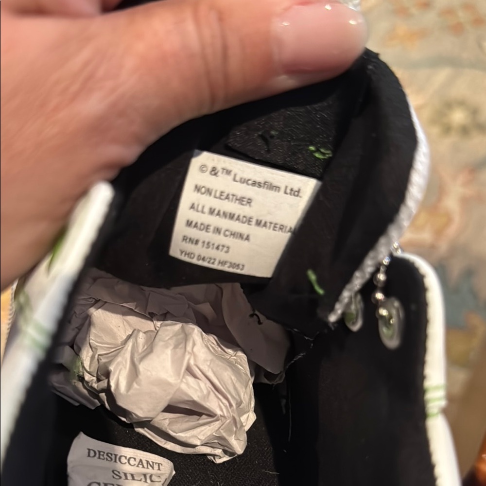 Star Wars White and Green Sneakers with Sleek Design - Picture 14 of 14